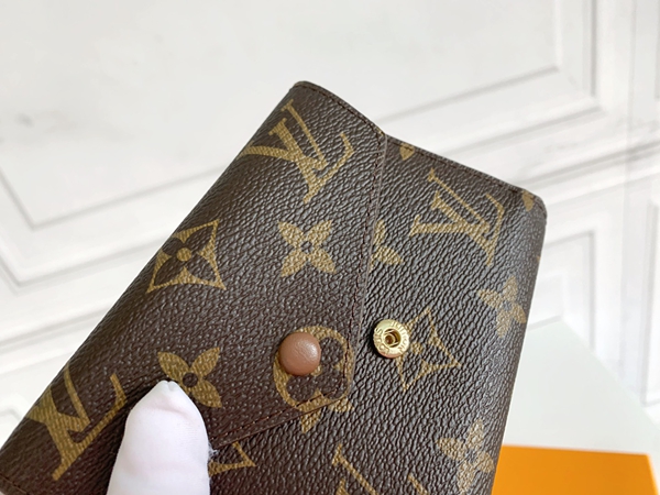 LVコピーウォレット着用イメージ